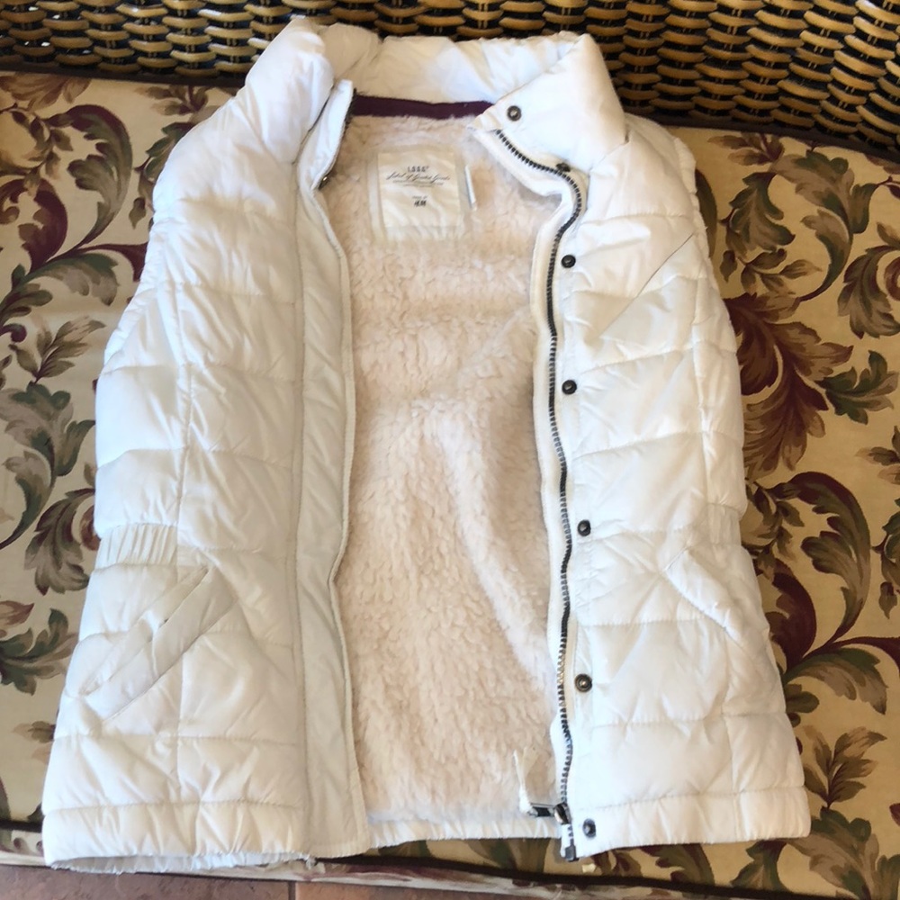 H&M white puffer vest